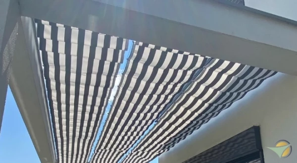 Welche Farbe ist am besten für eine Seilspannmarkise?