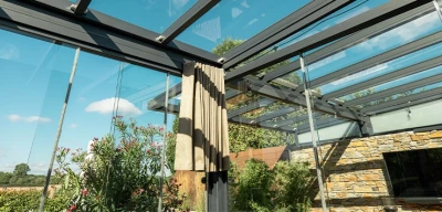Robuste Terrassenüberdachung aus Alu und Glas