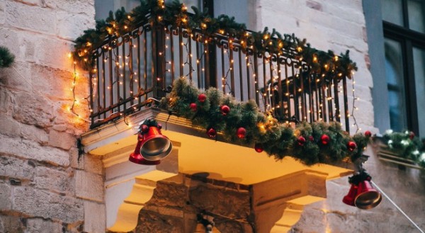 Weihnachtsdeko Balkon: So wird aus deinem Balkon ein weihnachtliches Paradies