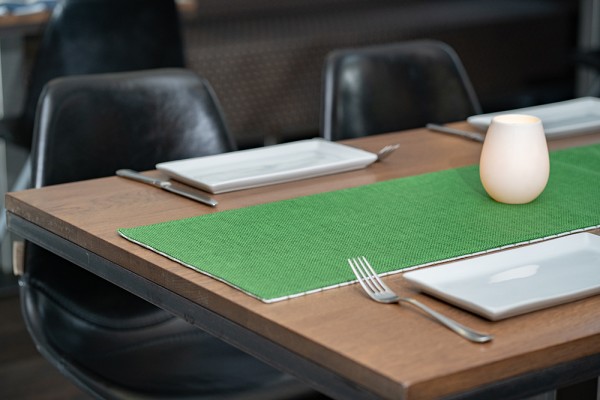 Hochwertiger, grüner Tischläufer 130x30 cm, wendbar